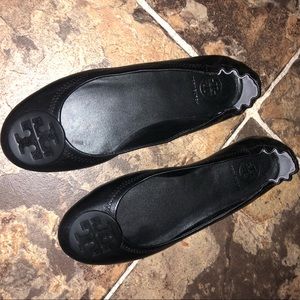 Size 7.5 Tory Minnie Travel Flats